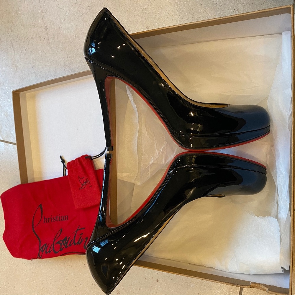 Black Christian Louboutin simple pumps